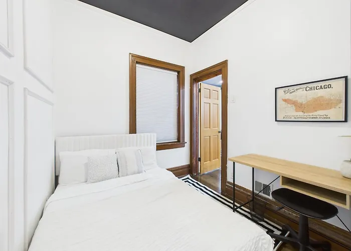 Wrigleyville Gem With Hidden Bar & Vintage Charm Chicago