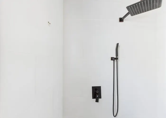 Apartamento Wrigleyville Gem With Hidden Bar & Vintage Charm *