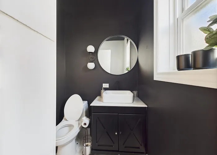 Wrigleyville Gem With Hidden Bar & Vintage Charm *