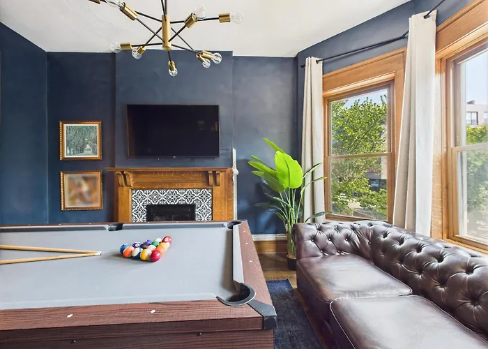 Wrigleyville Gem With Hidden Bar & Vintage Charm Chicago