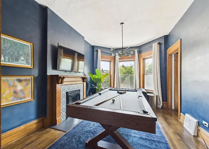 Wrigleyville Gem With Hidden Bar & Vintage Charm