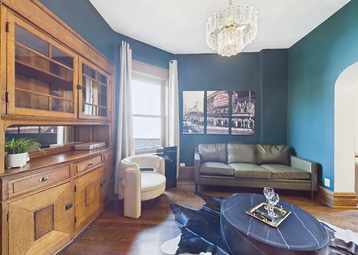 Wrigleyville Gem With Hidden Bar & Vintage Charm Apartamento Chicago