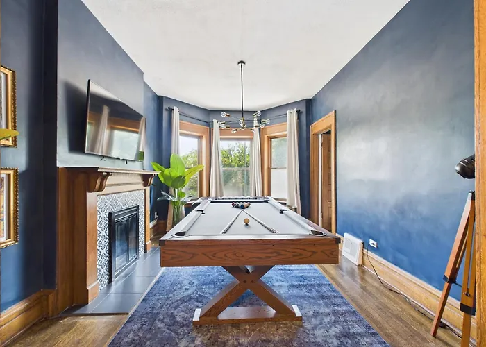 Wrigleyville Gem With Hidden Bar & Vintage Charm *