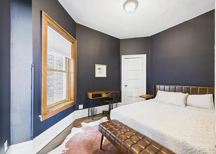 Wrigleyville Gem With Hidden Bar & Vintage Charm Apartamento Chicago
