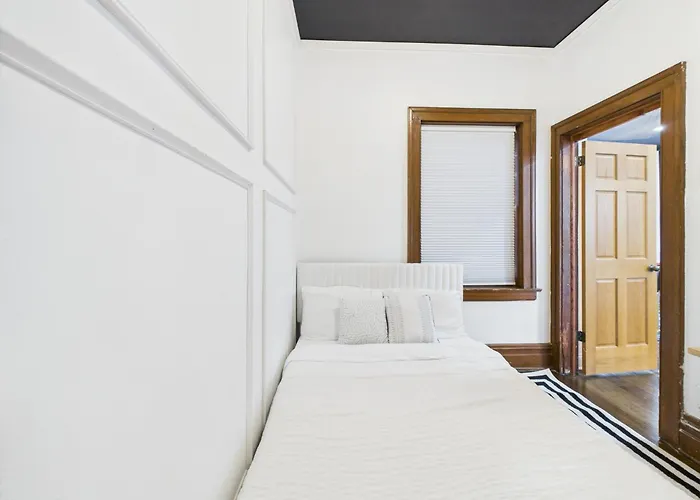 Wrigleyville Gem With Hidden Bar & Vintage Charm *